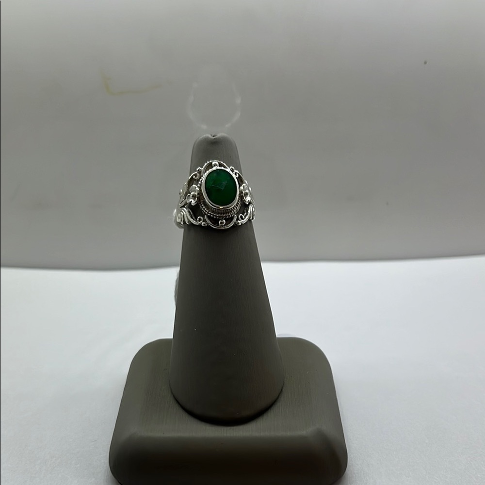 Elegant Silver and Green Gemstone Ring